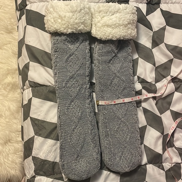 The Comfy Slipper Socks NWOT $35 - Picture 3 of 15